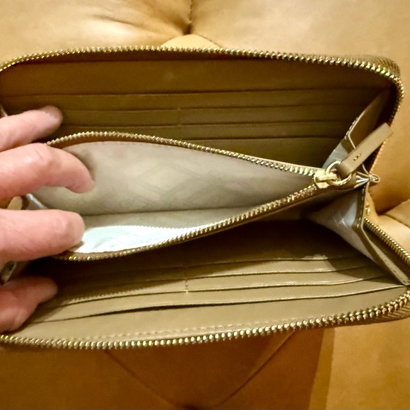 UGG Sheepskin Honey Zip Arndt Zip Wallet - Picture 4 of 14